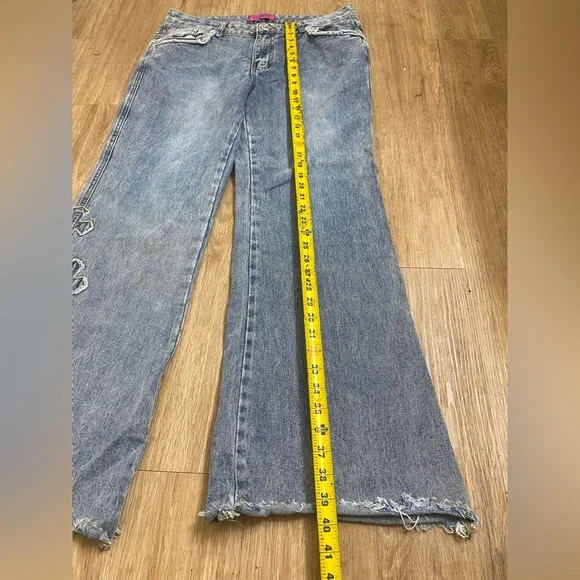 Light Blue Wide Leg Jeans with Cross Appliqué - Picture 5 of 6